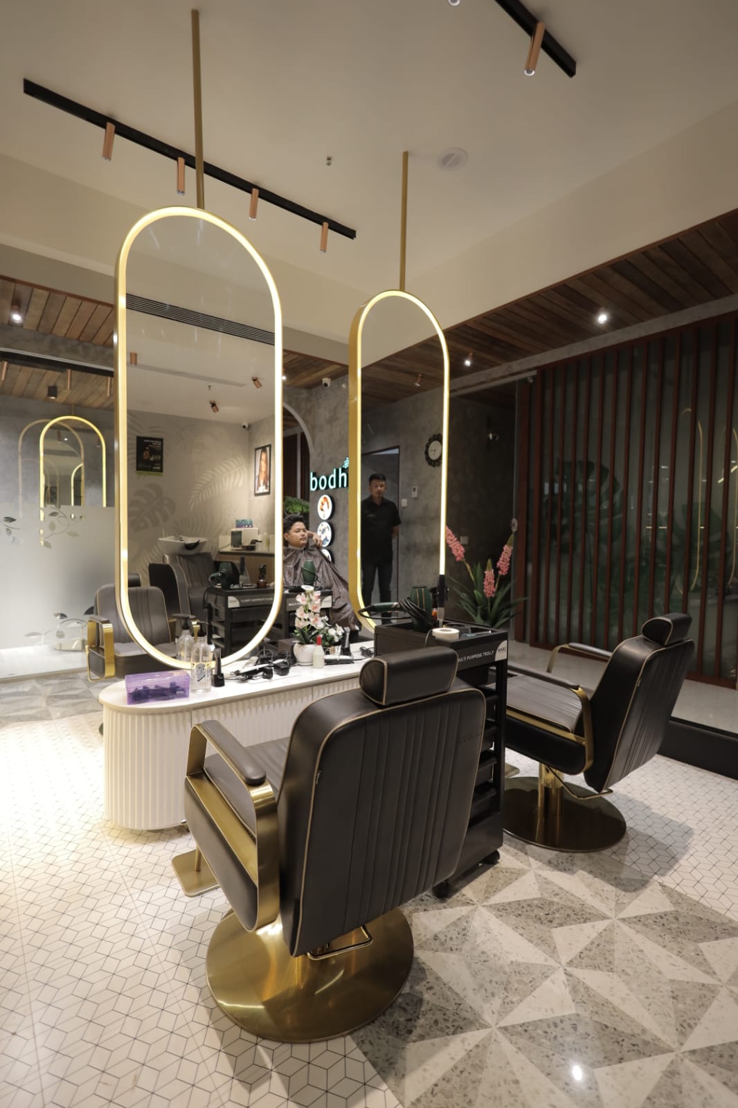 BODHIS SALON AND SPA Gallery 9