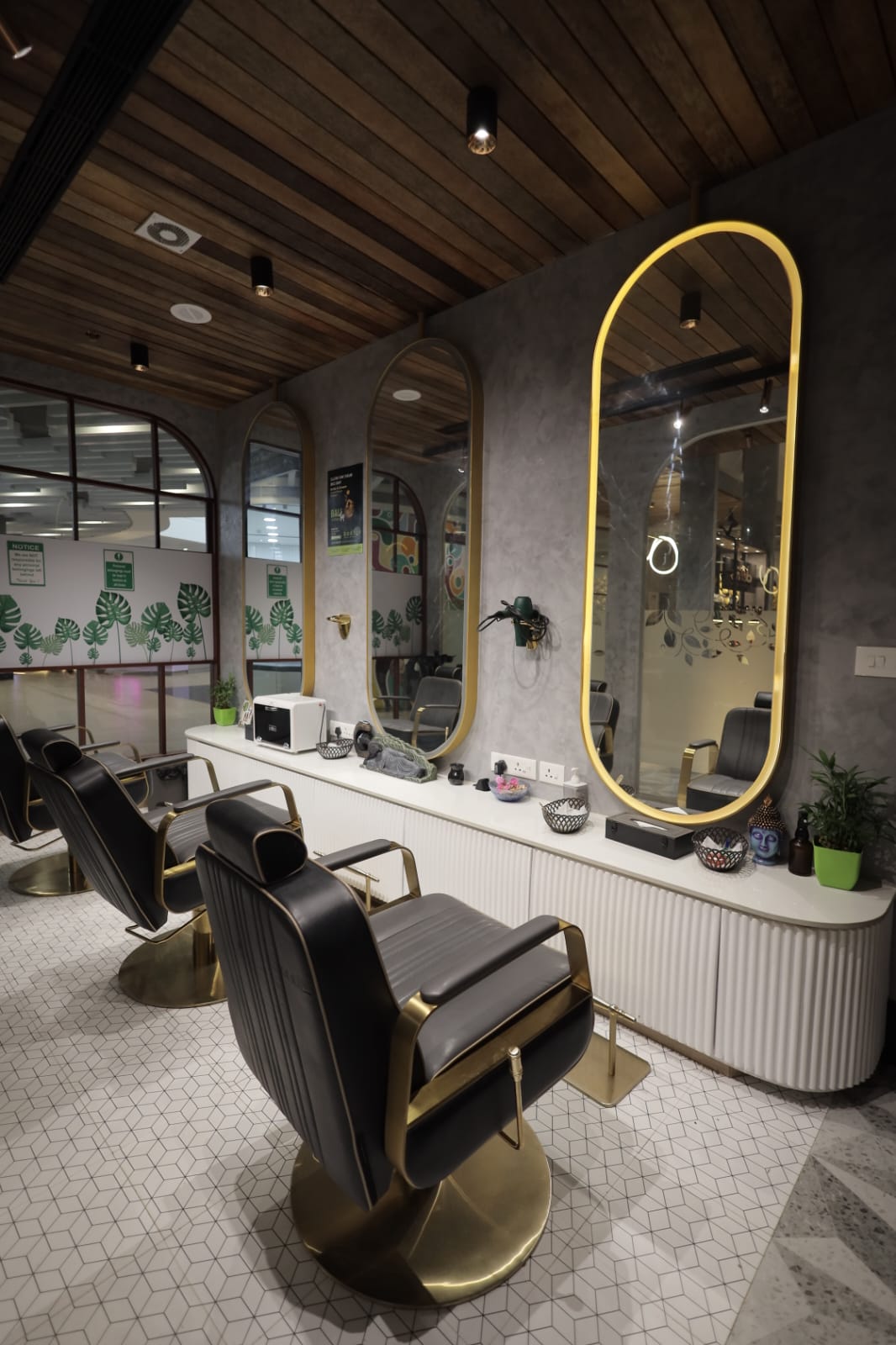 BODHIS SALON AND SPA Gallery 10