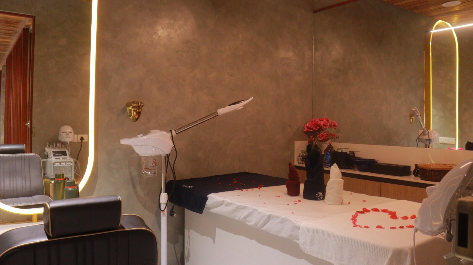 BODHIS SALON AND SPA Gallery 1