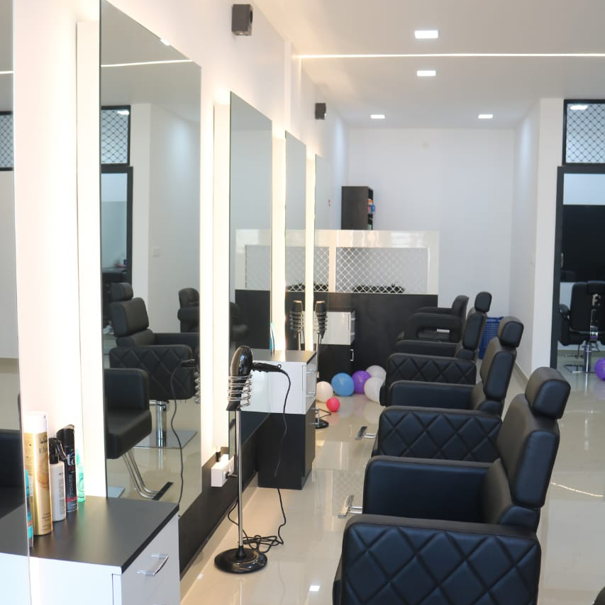 SHEAR MAGIC FAMILY BEAUTY PARLOUR Gallery 1